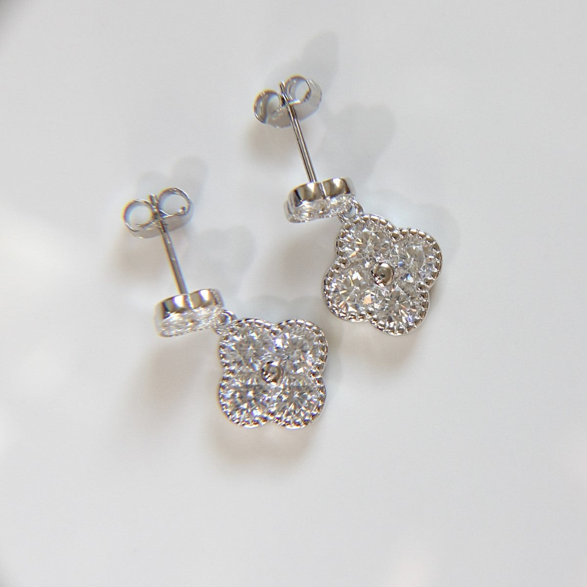 Kleeblatt Ohrringe mit Zirkonia Steinen aus 925 Silber für Damen
