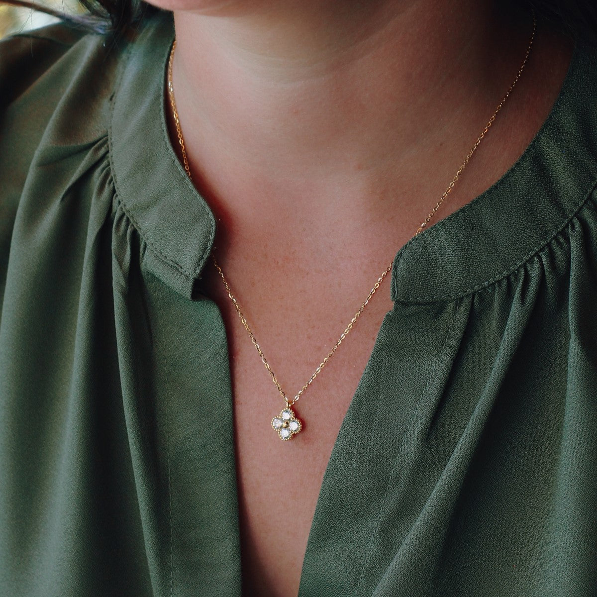 18K vergoldete Clover Kette mit mit Kleeblatt-Anhänger und funkelnden Zirkonia-Steinen für Damen