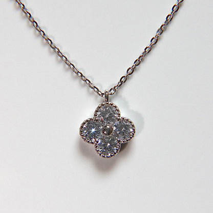 Clover Kette mit mit Kleeblatt-Anhänger und funkelnden Zirkonia-Steinen für Damen
